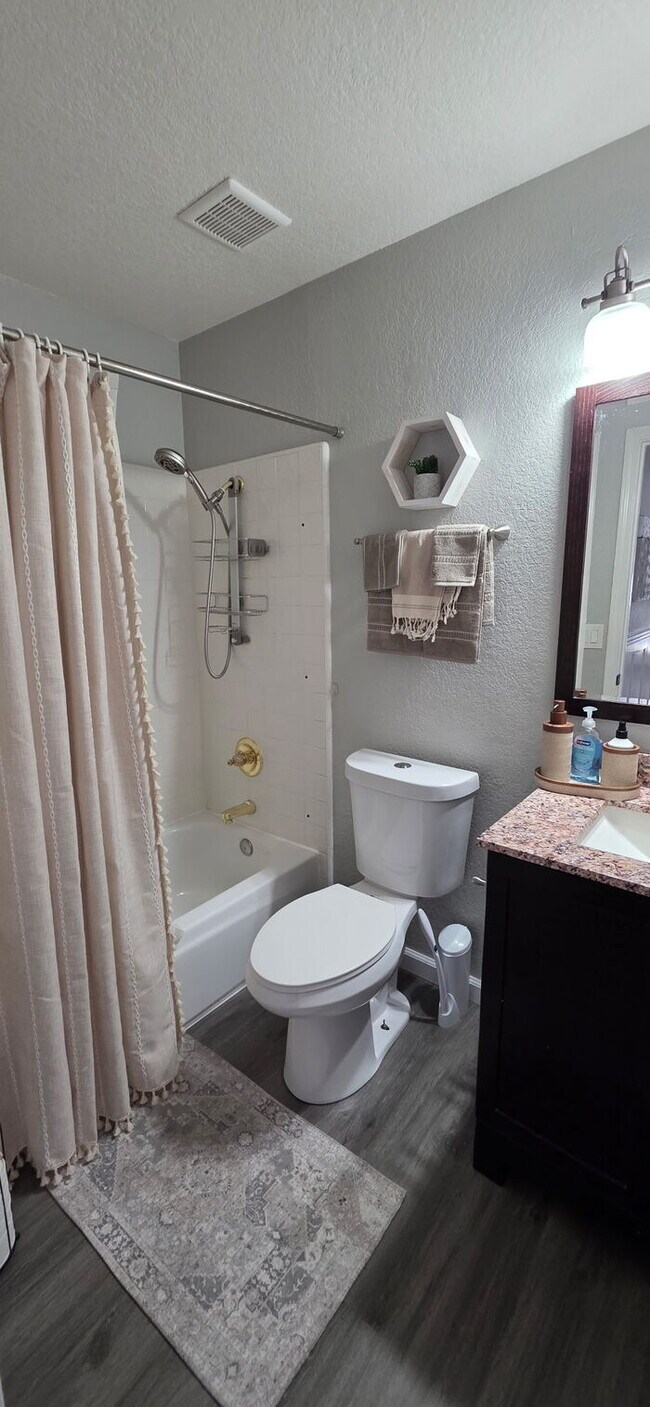 Building Photo - 430 Guinevere Ct