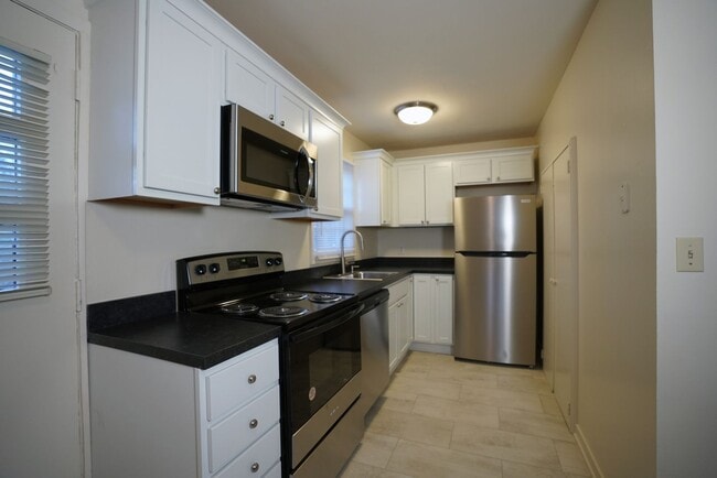 Building Photo - 1709 Cedar Hill Rd