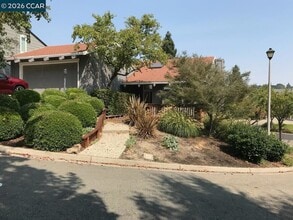 Building Photo - 20 Tamarisk
