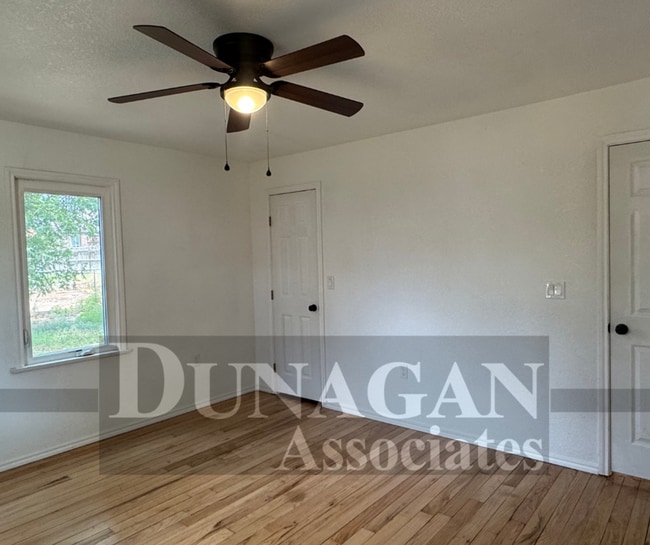 Building Photo - COMING SOON !!2 Bed/1 Bath Home.