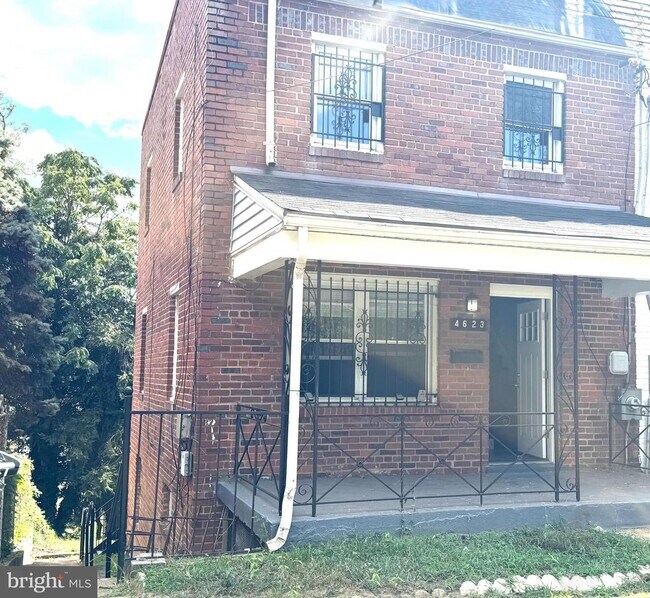 Building Photo - 4623 Jay St NE