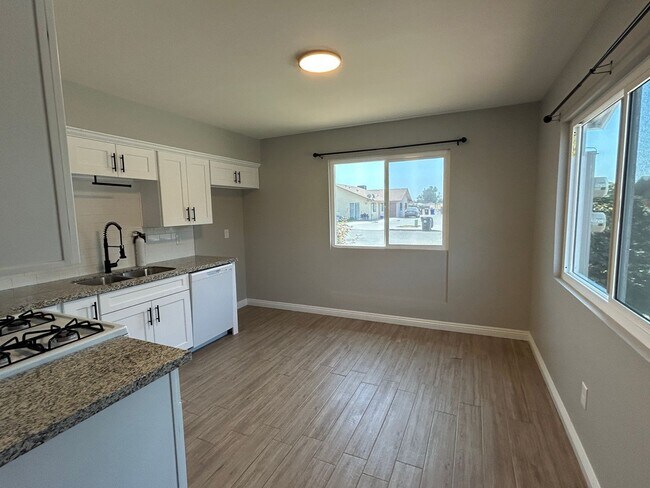 Building Photo - 900LaVida