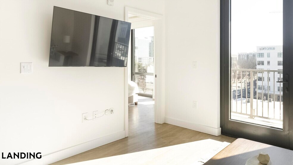 Building Photo - 1007 S Mint St