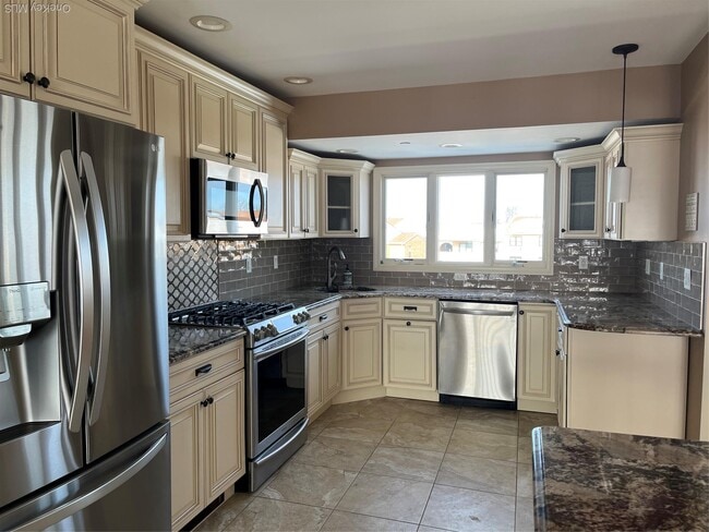 Building Photo - 50 Florence Ave