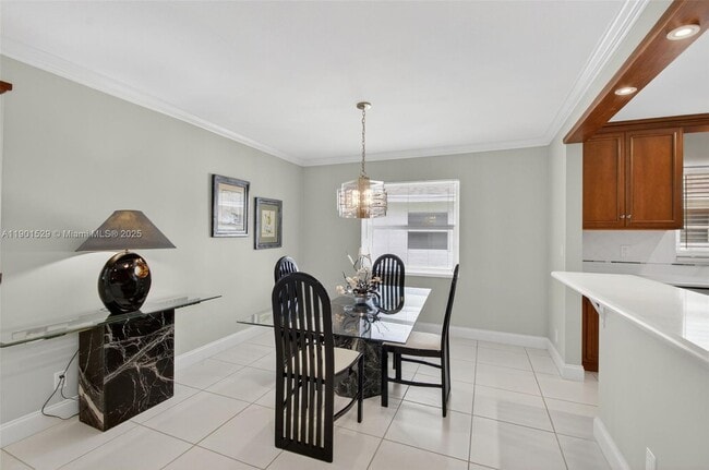 Building Photo - 3810 Rowena Cir