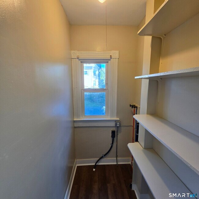 Building Photo - 142 Oakland Terrace