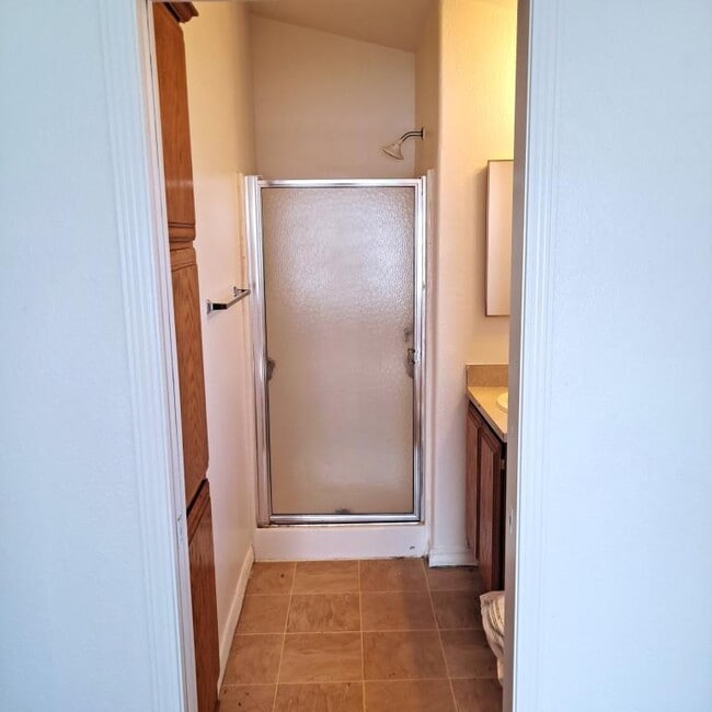 Building Photo - 640 E Shaver St