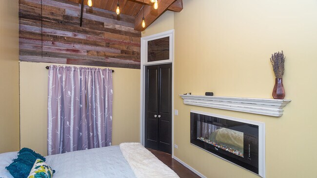 Building Photo - 1250 W Van Buren St