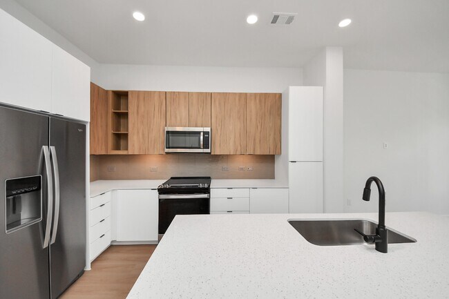 Building Photo - 2810 Riverby Rd