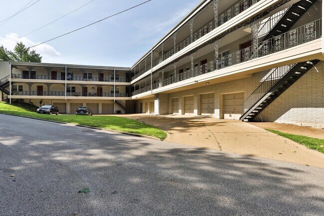 Building Photo - 137 E Lockwood Ave