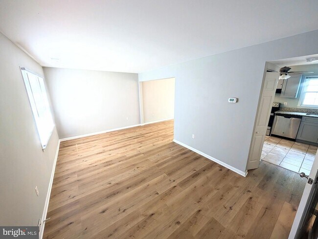 Building Photo - 4164 Hamlin Ct