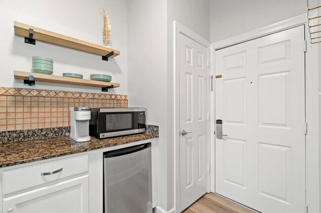 Building Photo - 10343 E County Hwy 30A