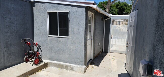 Building Photo - 9717 Tujunga Canyon Blvd