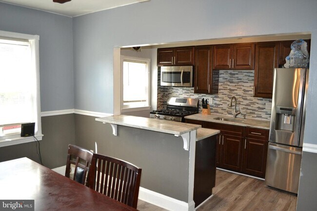 Building Photo - 5153 Frederick Ave