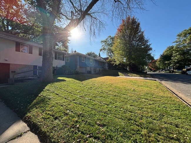 Building Photo - Beautiful 4 Bedroom 2 Bath Home in South S...