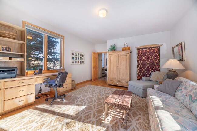Building Photo - Attached garage! Beautiful views! Heart of...