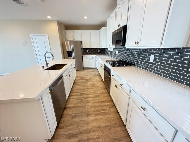 Building Photo - 1741 N Desert Foothills Dr