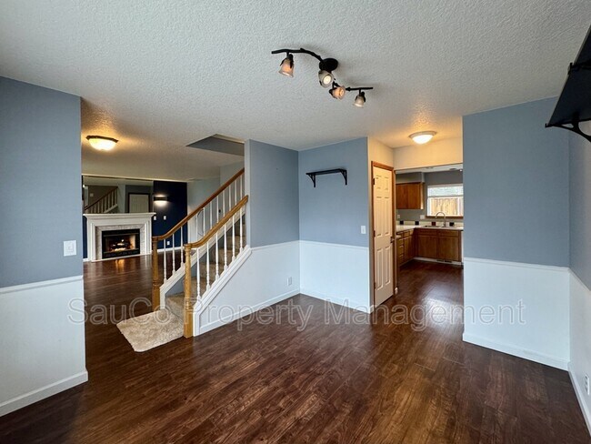 Building Photo - 741 SE Camellia Ct