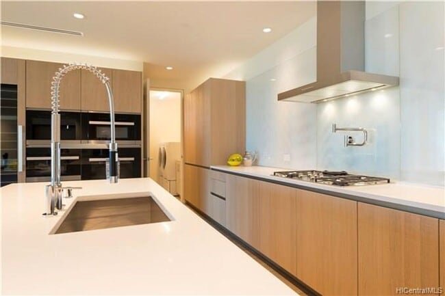 Building Photo - Waiea 11th Floor 2/2.5/2 with Ocean and Diamond Head Views