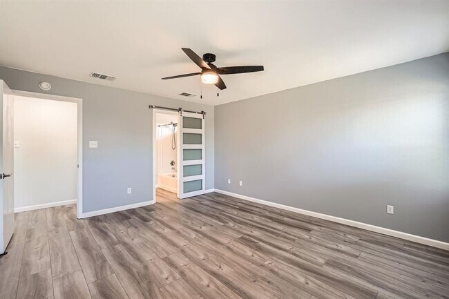 Building Photo - 305 Bird Dog Bend
