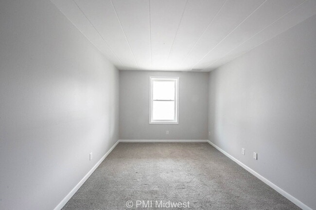 Building Photo - "Charming 1-Bedroom Retreat in Shelbyville – 690 Sq. Ft. of Cozy Living!"