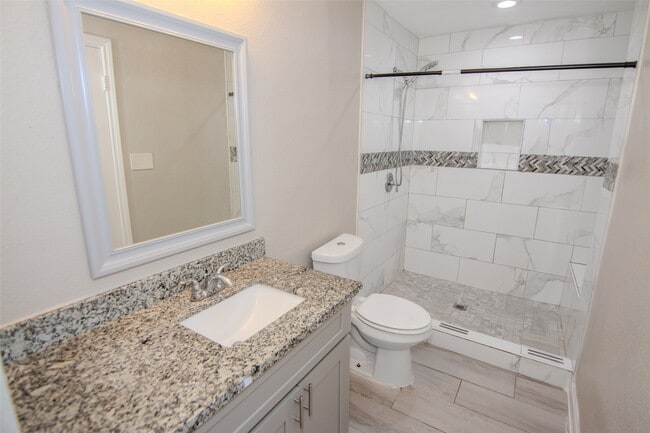 Building Photo - 9311 Golden Wood Ln