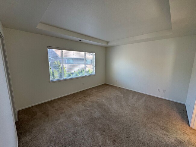 Building Photo - Gorgeous 3 bedroom 3 bathroom home in Mill Creek AVAILABLE NOW