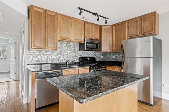 Building Photo - 1343 W Winona St