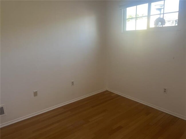 Building Photo - 332 Hailman St