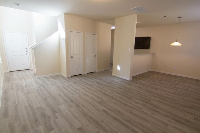 Building Photo - 12714 Memorial Ranch Rd