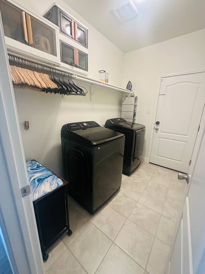 Building Photo - 528 Bronze Forest Dr