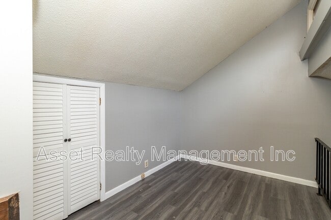 Building Photo - 102 Walnut Ln