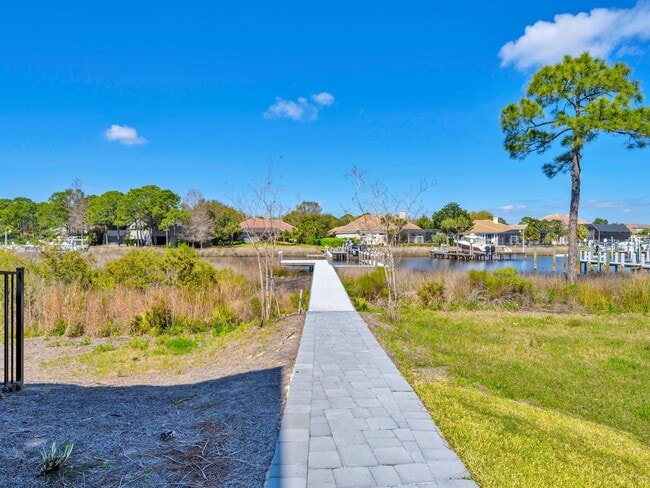 Building Photo - 330 Kelly Plantation Dr