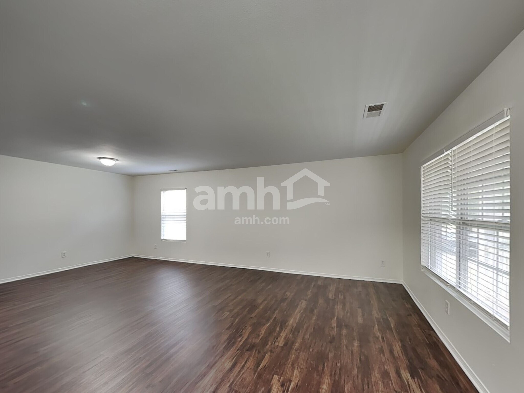 Building Photo - 3837 Larkhaven Village Dr