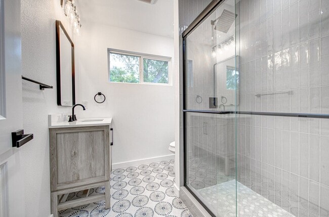 Building Photo - Fully Rebuilt 3BD Gem with Designer Finish...