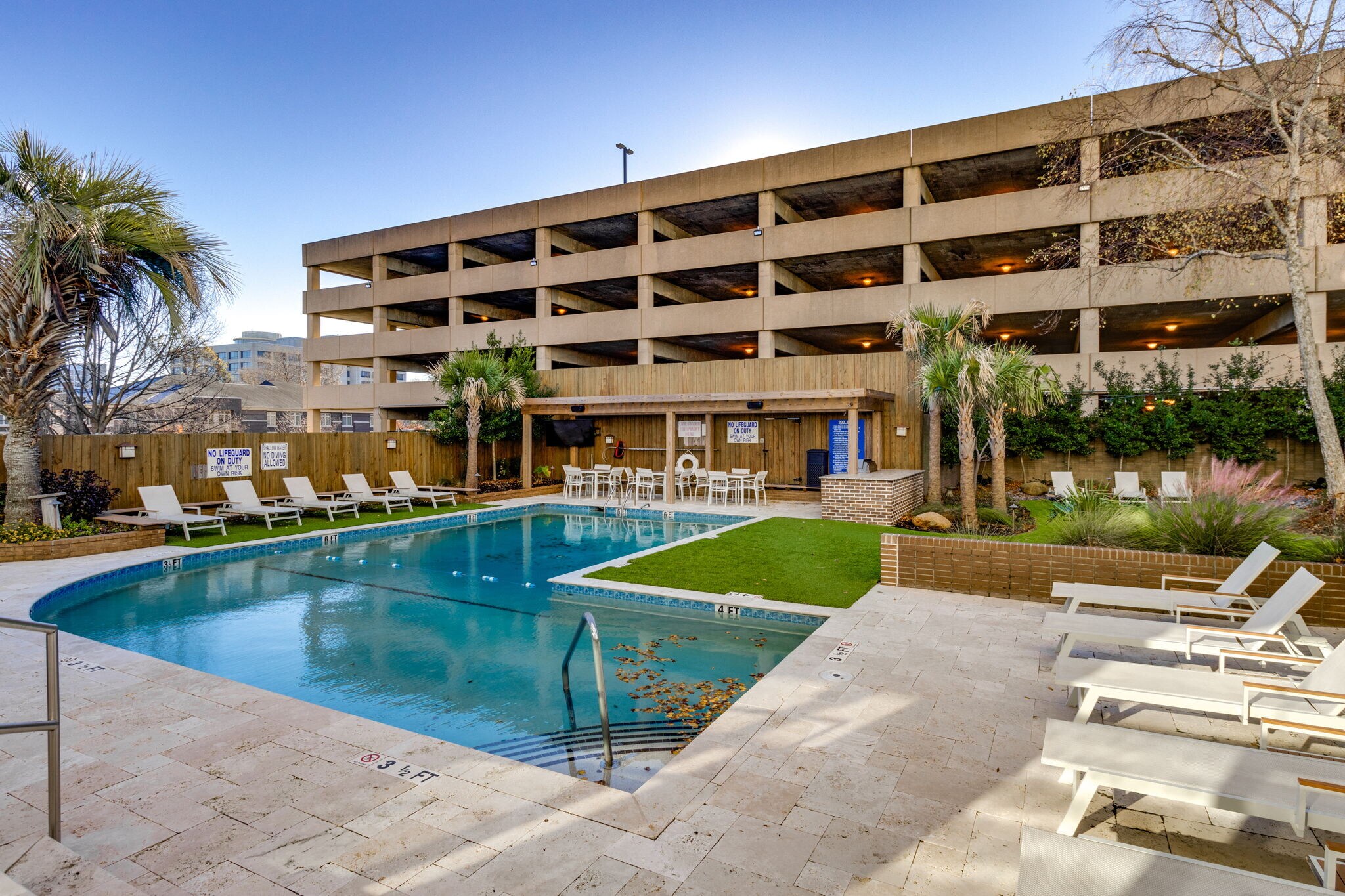 Pool area - 1520 Senate