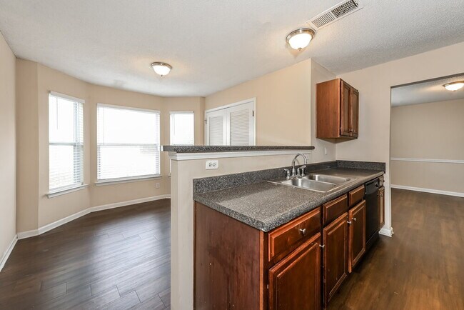 Building Photo - 4182 Arabian Way SW