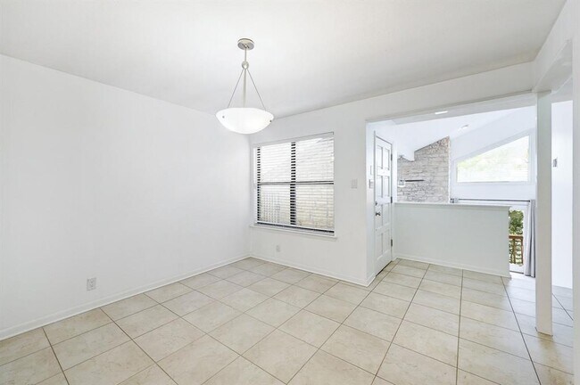 Building Photo - 4407 Jessamine Hollow