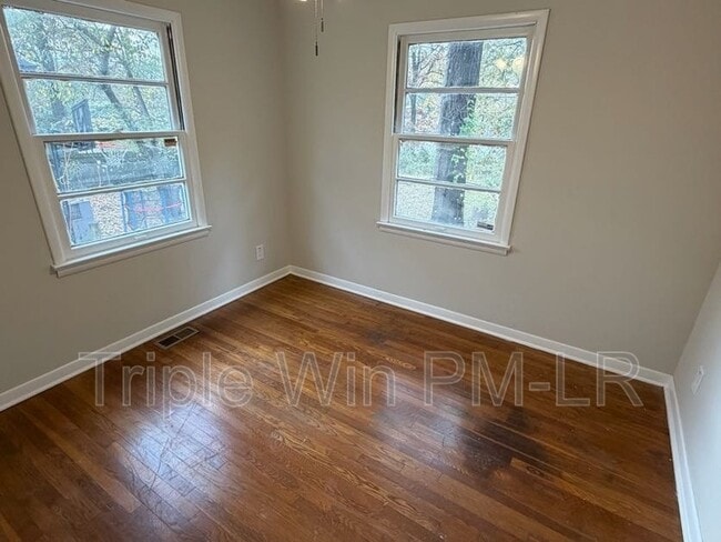 Building Photo - 2204 S Monroe St