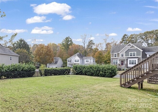 Building Photo - 5829 Dinsmore Ln