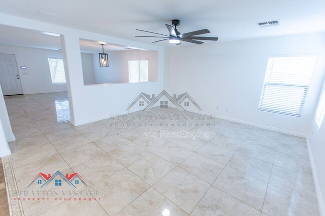 Building Photo - 110 Cholla St