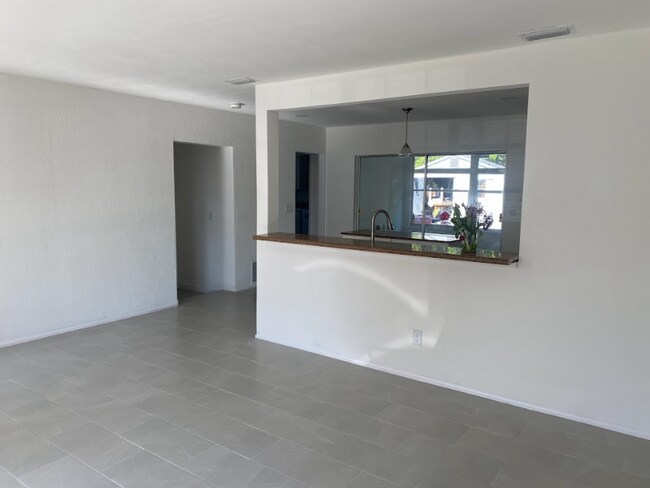 Building Photo - 3210 Belmont Blvd