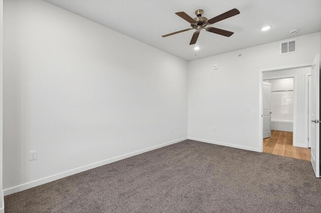 Building Photo - 983 W State St