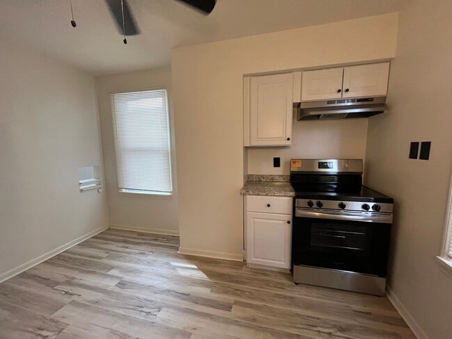 Building Photo - 3 Bedroom Duplex