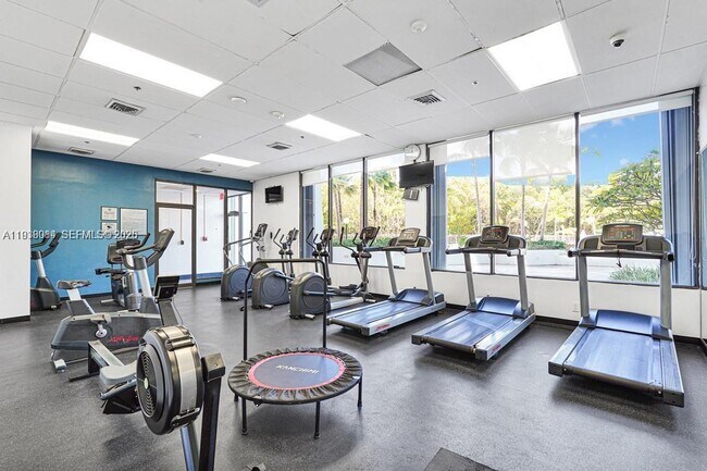 Building Photo - 100 Bayview Dr