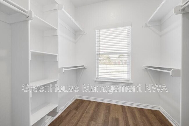 Building Photo - 210 Williams ct
