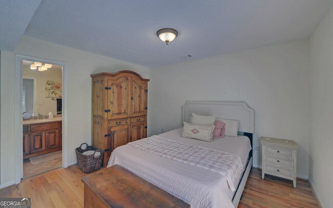 Building Photo - 605 Candler St