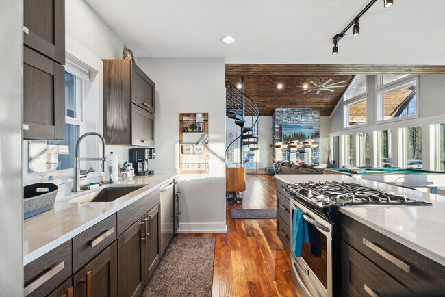 Building Photo - 140 Mystic Ridge Dr