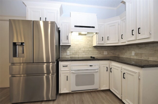Building Photo - 2555 Bering Dr