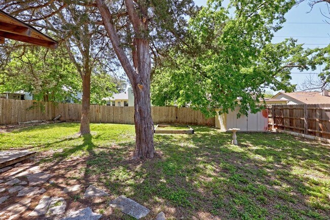 Building Photo - 2304 Silver Spur Dr